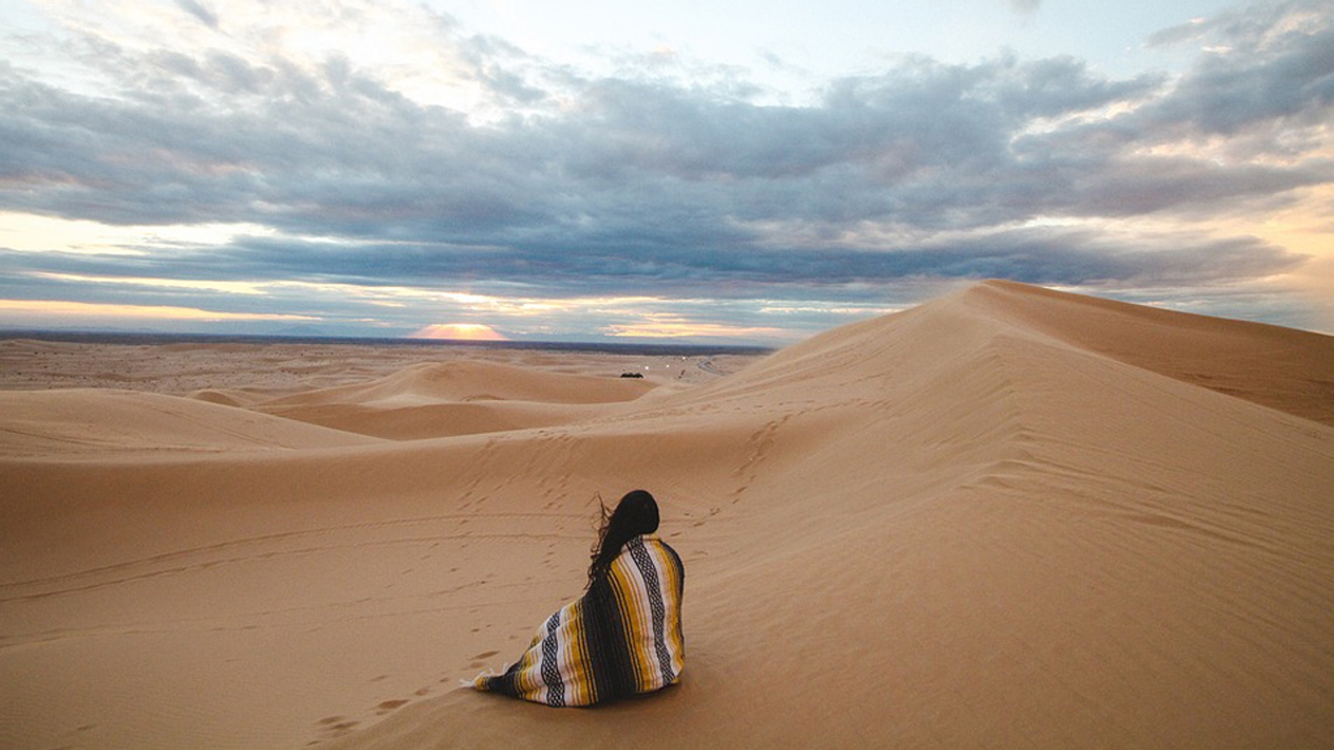 vrouw woestijn people site-2591939_960_720