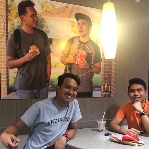 Protestposter van student hangt al 1,5 maand ongemerkt in McDonald’s