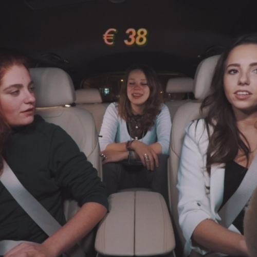 Kijk nu: Sexy Taxi Aflevering 'Tepelhaar'