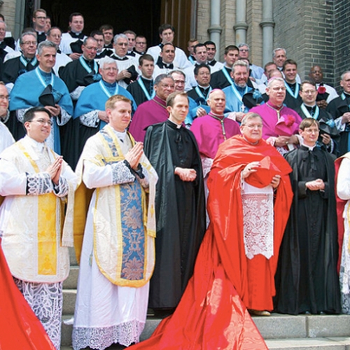 Joop.nl | "Misbruik in Rooms-Katholieke kerk is de schuld van homo’s"